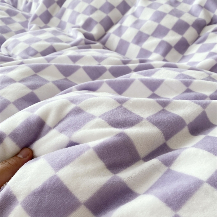 91家纺网 家纺一手货源 找家纺 棉生活 2021新款220g牛奶绒ins风绝绝子棋盘格四件套 烟紫白格