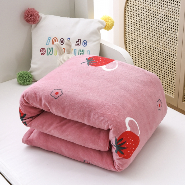 91家纺网 家纺一手货源 找家纺 吉咪兔 2022新款儿童卡通双面绒幼儿园牛奶绒单件被套 爱心草莓