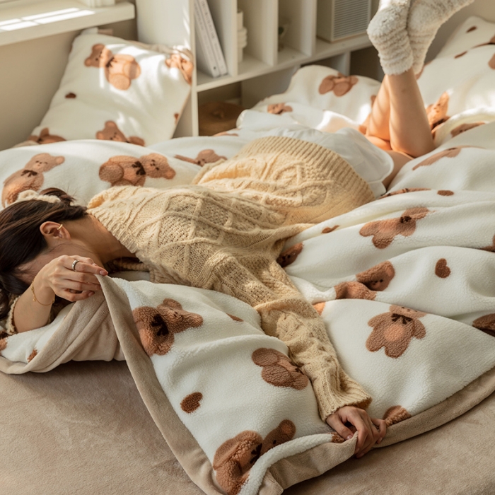 91家纺网 家纺一手货源 找家纺 总澳梵家居 2022新款ins网红小颗粒羊羔绒牛奶绒绒四件套