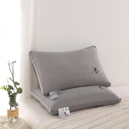 91家纺网 家纺一手货源 找家纺 （总）枕之坊 2021新款好运梦小蜜蜂羽丝枕