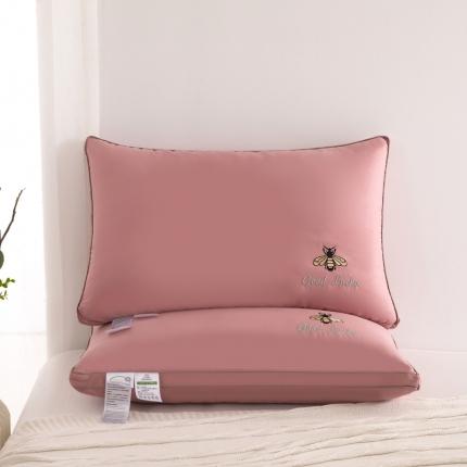 91家纺网 家纺一手货源 找家纺 枕之坊 2021新款好运梦小蜜蜂羽丝枕 粉色