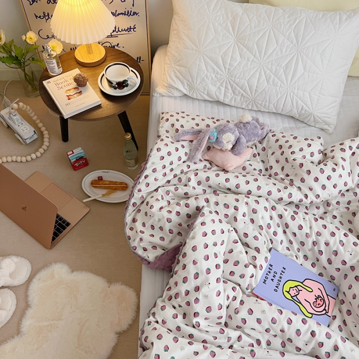 91家纺网 家纺一手货源 找家纺 星期八 2021新韩国超ins进口安抚豆豆冬被子春秋被紫草莓