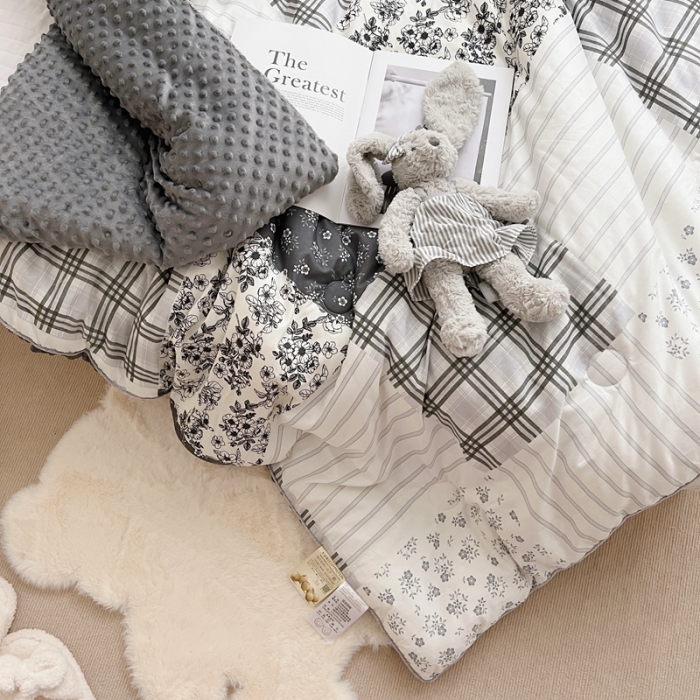 91家纺网 家纺一手货源 找家纺 星期八 2021韩国超ins进口安抚豆豆冬被子春秋被黑茶方格
