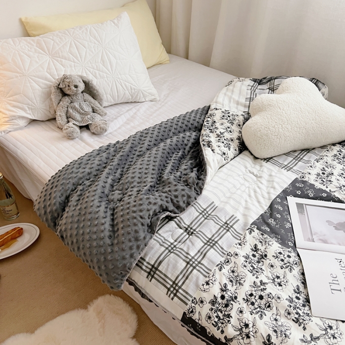 91家纺网 家纺一手货源 找家纺 星期八 2021韩国超ins进口安抚豆豆冬被子春秋被黑茶方格