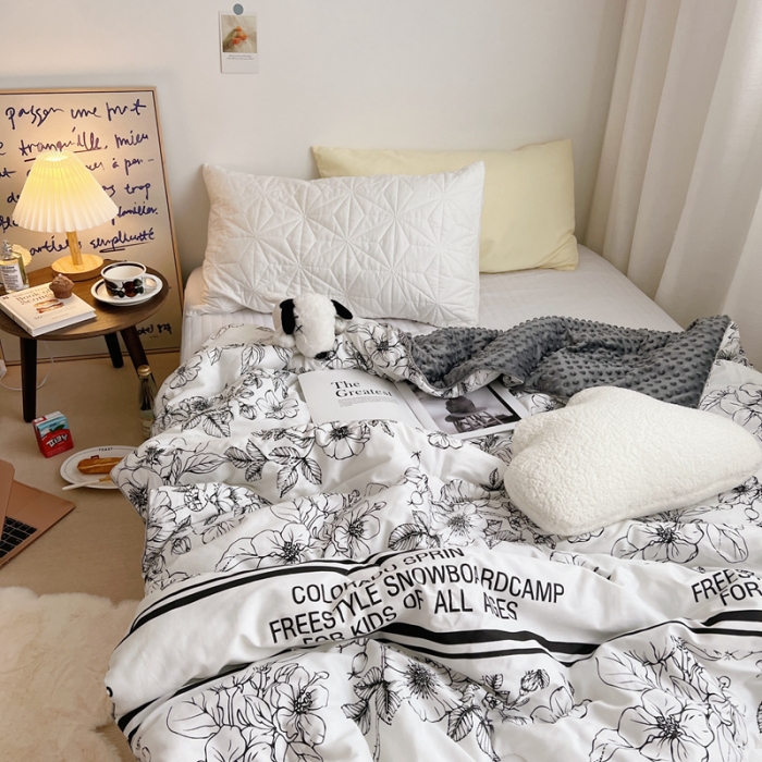 91家纺网 家纺一手货源 找家纺 星期八 2021韩国超ins进口安抚豆豆冬被子春秋被黑茶横条