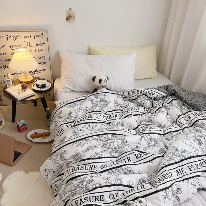 91家纺网 家纺一手货源 找家纺 星期八 2021韩国超ins进口安抚豆豆冬被子春秋被黑茶竖条