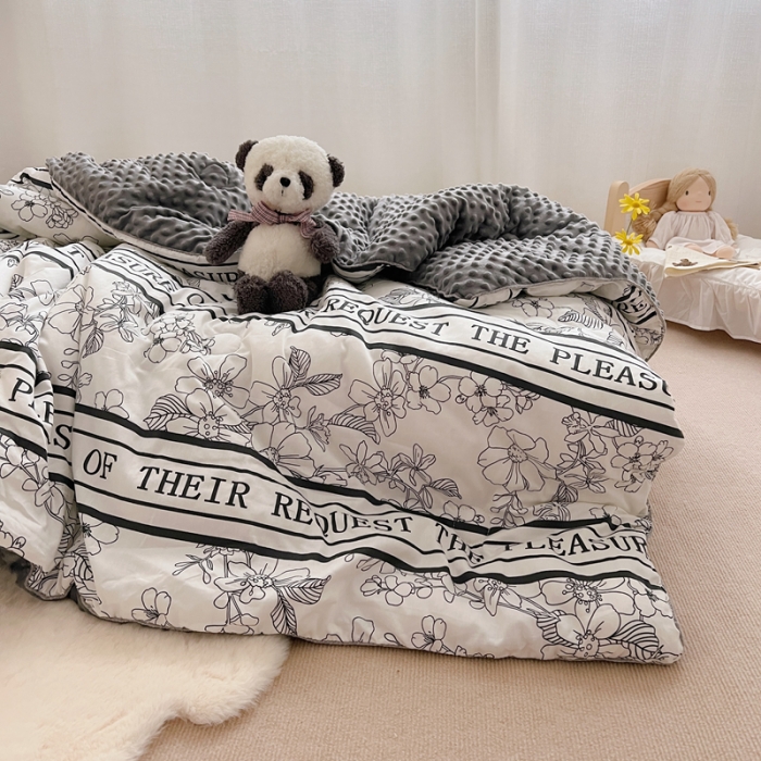 91家纺网 家纺一手货源 找家纺 星期八 2021韩国超ins进口安抚豆豆冬被子春秋被黑茶竖条