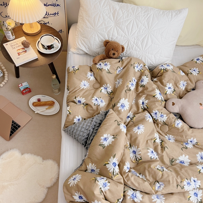 91家纺网 家纺一手货源 找家纺 星期八 2021新韩国超ins进口安抚豆豆冬被子春秋被咖色花