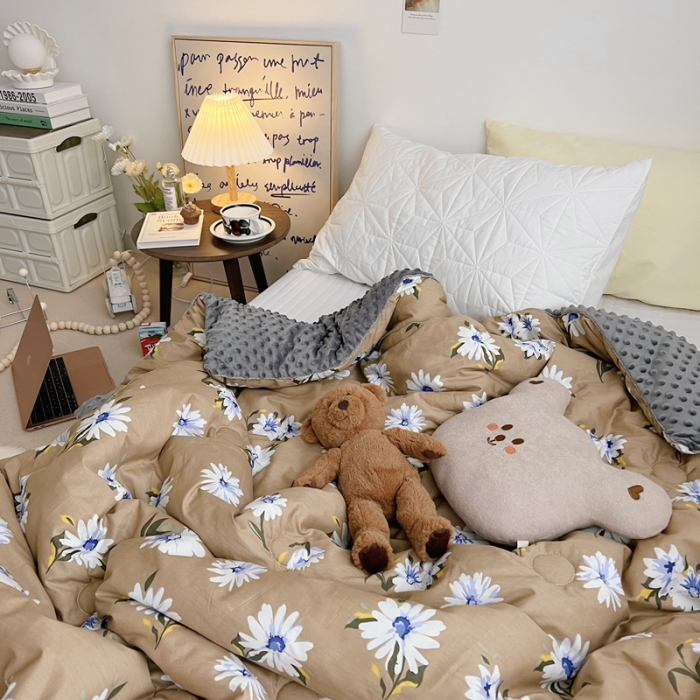 91家纺网 家纺一手货源 找家纺 星期八 2021新韩国超ins进口安抚豆豆冬被子春秋被咖色花