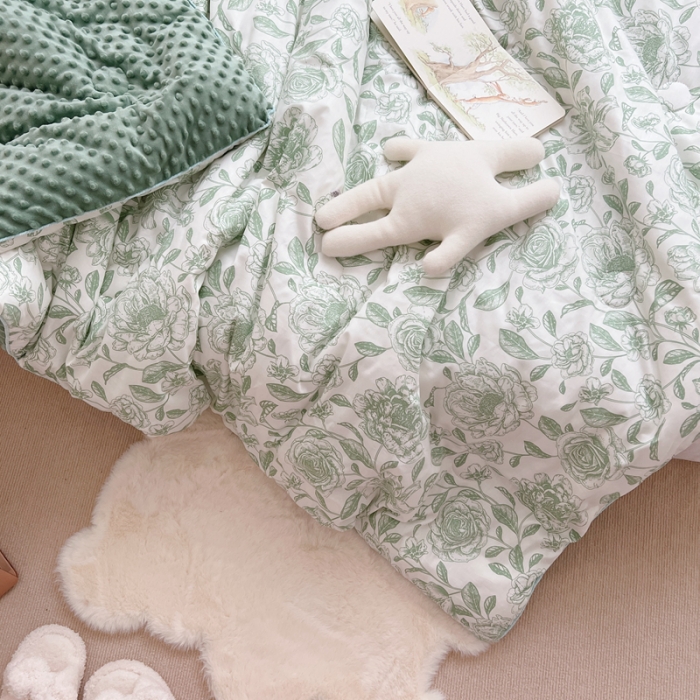91家纺网 家纺一手货源 找家纺 星期八 2021韩国超ins进口安抚豆豆冬被子春秋被山茶花绿