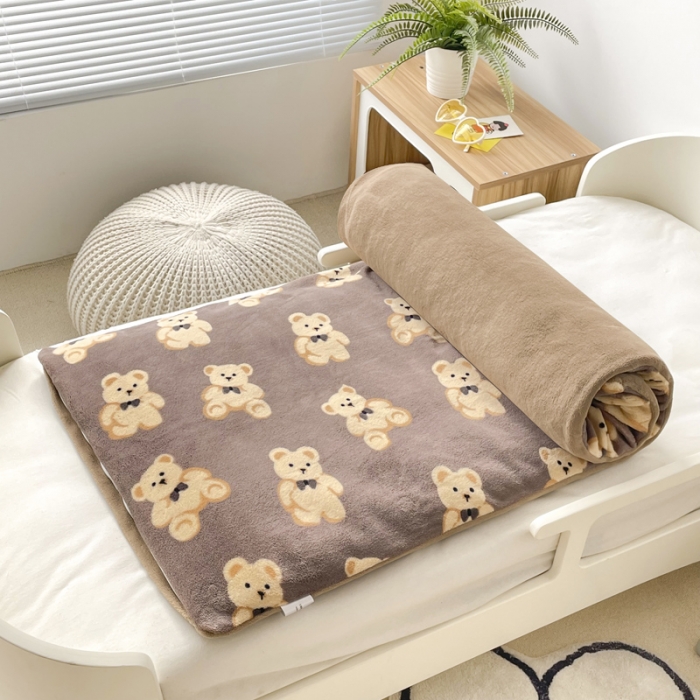 91家纺网 家纺一手货源 找家纺 嗨生活 2021新款加厚牛奶绒被套系列 可可熊-咖