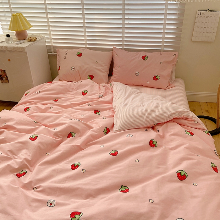 91家纺网 家纺一手货源 找家纺 雅居纺家纺 2022新款13070全棉四件套 甜心草莓