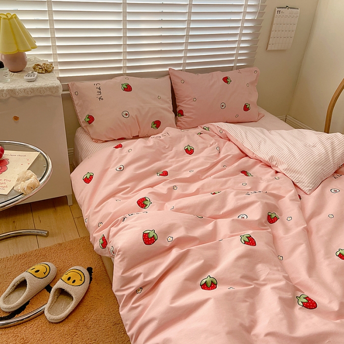 91家纺网 家纺一手货源 找家纺 雅居纺家纺 2022新款13070全棉四件套 甜心草莓