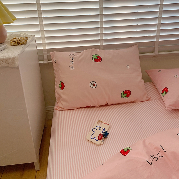 91家纺网 家纺一手货源 找家纺 雅居纺家纺 2022新款13070全棉四件套 甜心草莓