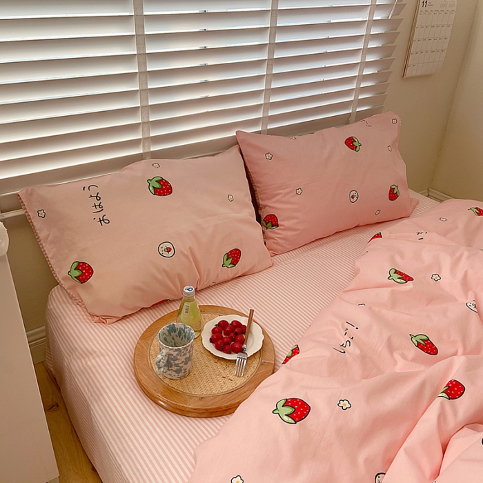 91家纺网 家纺一手货源 找家纺 雅居纺家纺 2022新款13070全棉四件套 甜心草莓