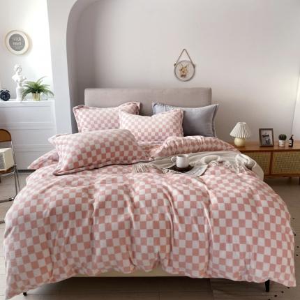 91家纺网 家纺一手货源 找家纺 总棉生活2021新款220g牛奶绒ins风绝绝子棋盘格四件套