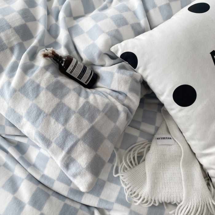 91家纺网 家纺一手货源 找家纺 棉生活2021新款220g牛奶绒ins风绝绝子 兰花茶白格