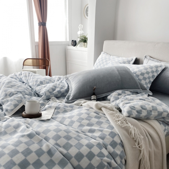 91家纺网 家纺一手货源 找家纺 棉生活2021新款220g牛奶绒ins风绝绝子 兰花茶白格