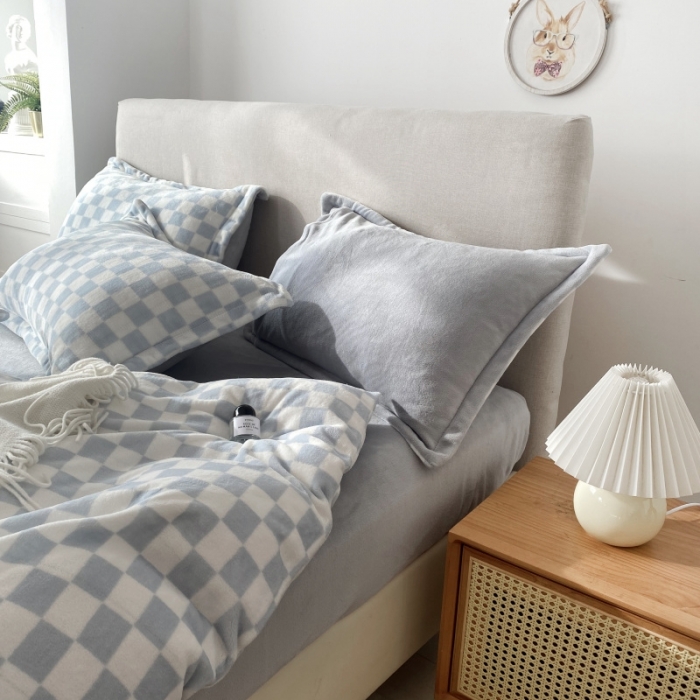 91家纺网 家纺一手货源 找家纺 棉生活2021新款220g牛奶绒ins风绝绝子 兰花茶白格