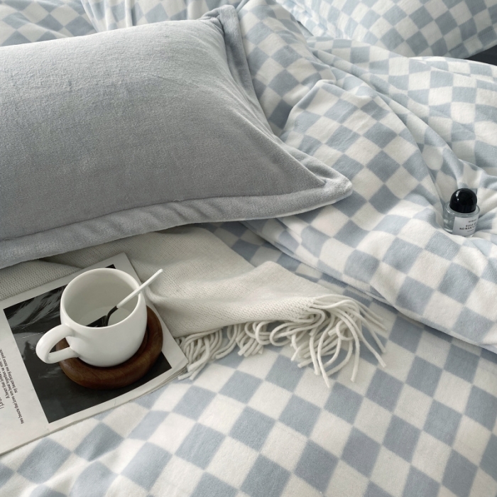 91家纺网 家纺一手货源 找家纺 棉生活2021新款220g牛奶绒ins风绝绝子 兰花茶白格