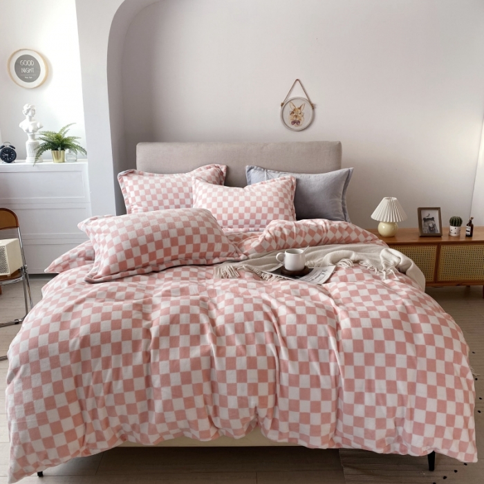 91家纺网 家纺一手货源 找家纺 棉生活2021新款220g牛奶绒ins风绝绝子 蜜桃粉白格