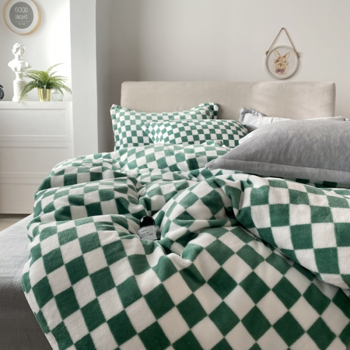 91家纺网 家纺一手货源 找家纺 棉生活2021新款220g牛奶绒ins风绝绝子 牛油果绿白格