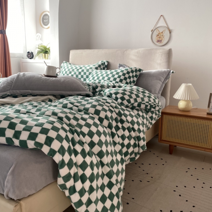 91家纺网 家纺一手货源 找家纺 棉生活2021新款220g牛奶绒ins风绝绝子 牛油果绿白格