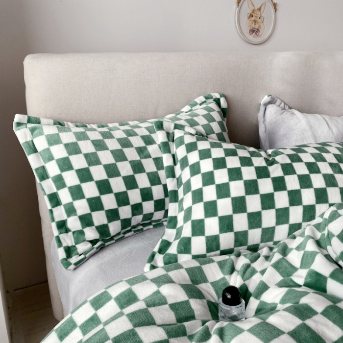 91家纺网 家纺一手货源 找家纺 棉生活2021新款220g牛奶绒ins风绝绝子 牛油果绿白格