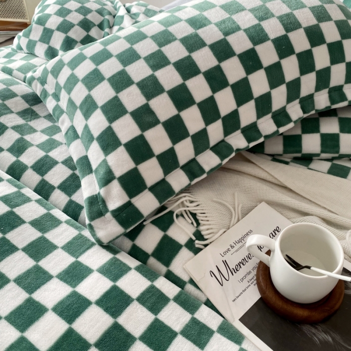 91家纺网 家纺一手货源 找家纺 棉生活2021新款220g牛奶绒ins风绝绝子 牛油果绿白格