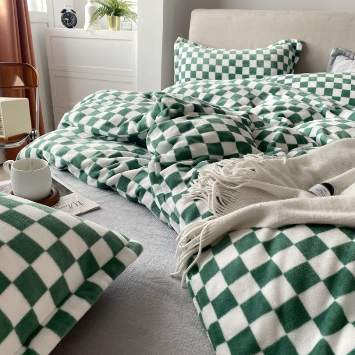 91家纺网 家纺一手货源 找家纺 棉生活2021新款220g牛奶绒ins风绝绝子 牛油果绿白格