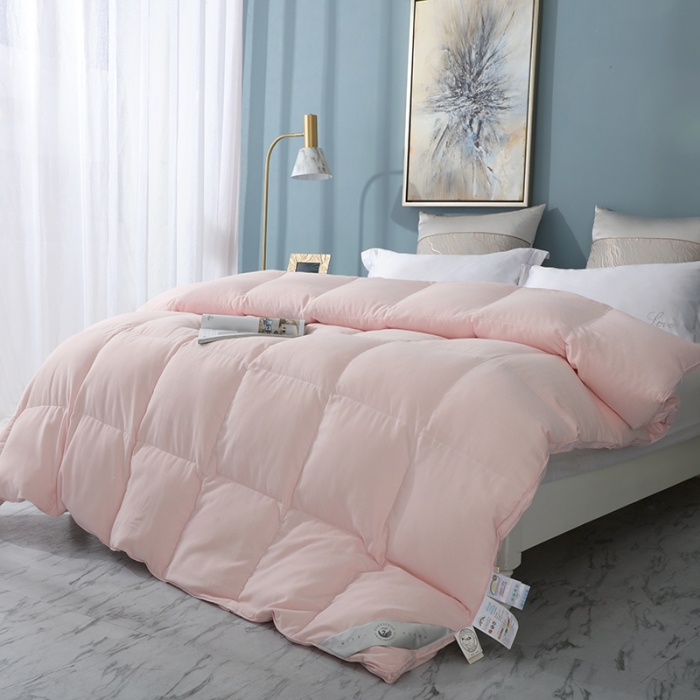 91家纺网 家纺一手货源 找家纺 锦瑞羽绒 2024新款千鸟格80支羊绒棉鹅绒被冬被被子被芯 粉红千鸟格