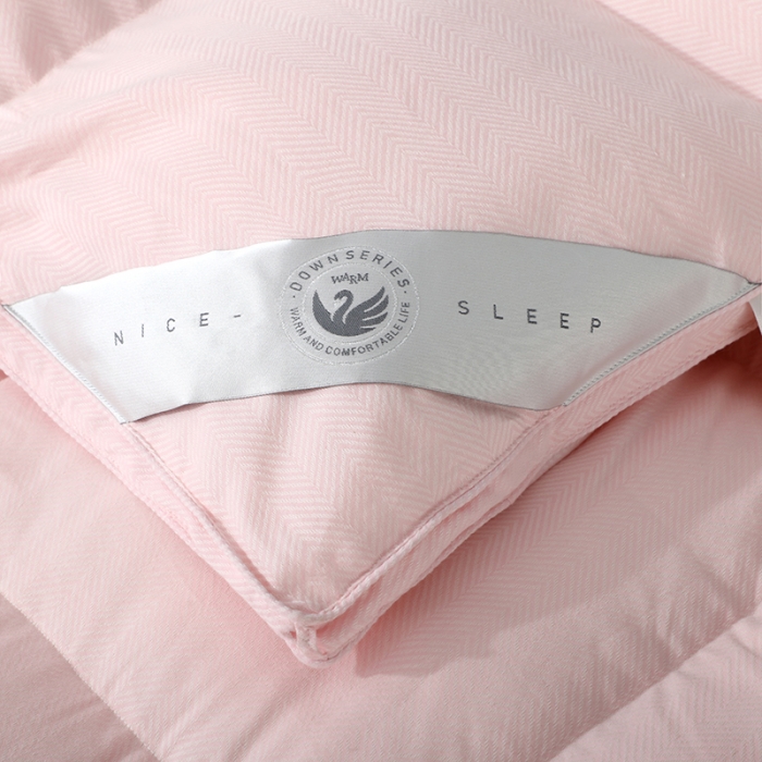 91家纺网 家纺一手货源 找家纺 锦瑞羽绒 2024新款千鸟格80支羊绒棉鹅绒被冬被被子被芯 粉红千鸟格