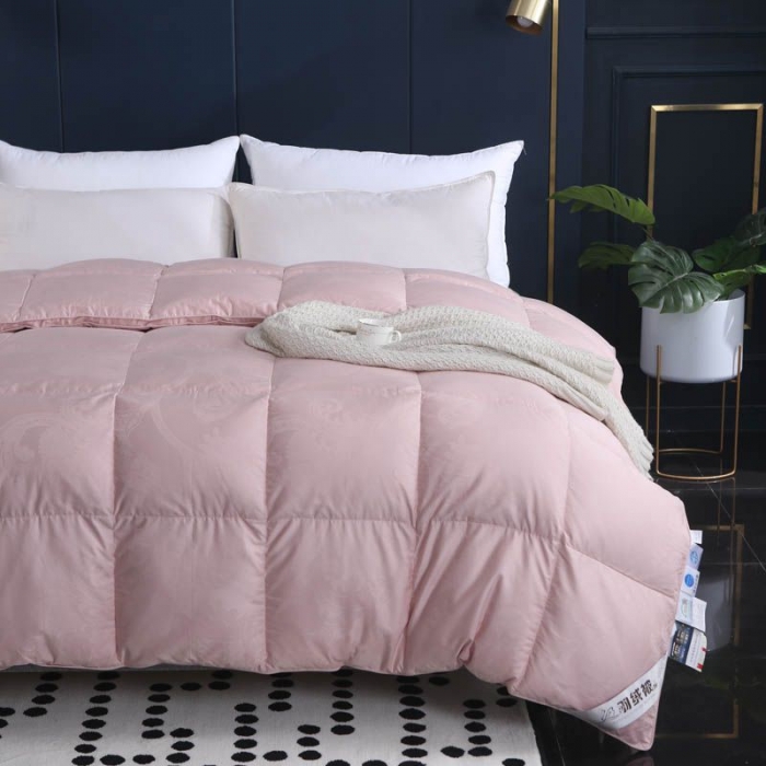 91家纺网 家纺一手货源 找家纺 锦瑞羽绒 2024新款丽莎鹅绒被80支全棉贡缎提花 豆沙