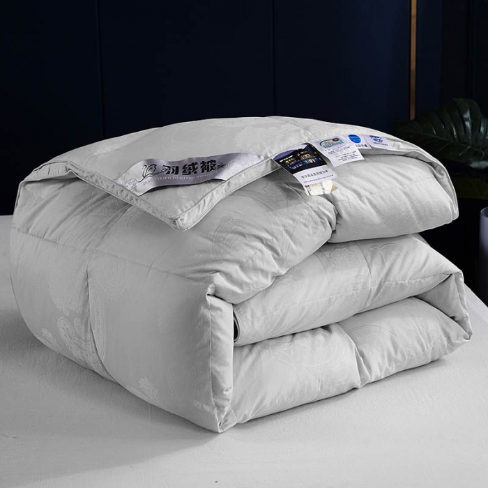 91家纺网 家纺一手货源 找家纺 锦瑞羽绒 2024新款丽莎鹅绒被80支全棉贡缎提花 灰色