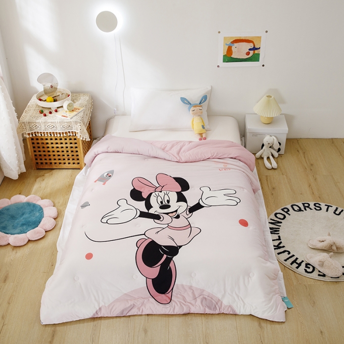 91家纺网 家纺一手货源 找家纺 小芽家居 迪士尼牛奶丝抗菌防螨被 米妮粉