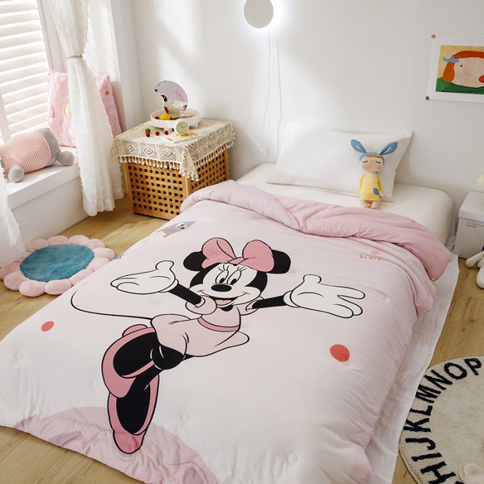 91家纺网 家纺一手货源 找家纺 小芽家居 迪士尼牛奶丝抗菌防螨被 米妮粉