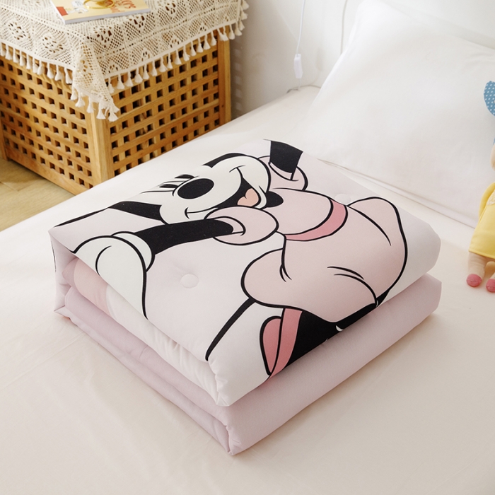 91家纺网 家纺一手货源 找家纺 小芽家居 迪士尼牛奶丝抗菌防螨被 米妮粉