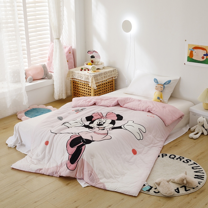 91家纺网 家纺一手货源 找家纺 小芽家居 迪士尼牛奶丝抗菌防螨被 米妮粉