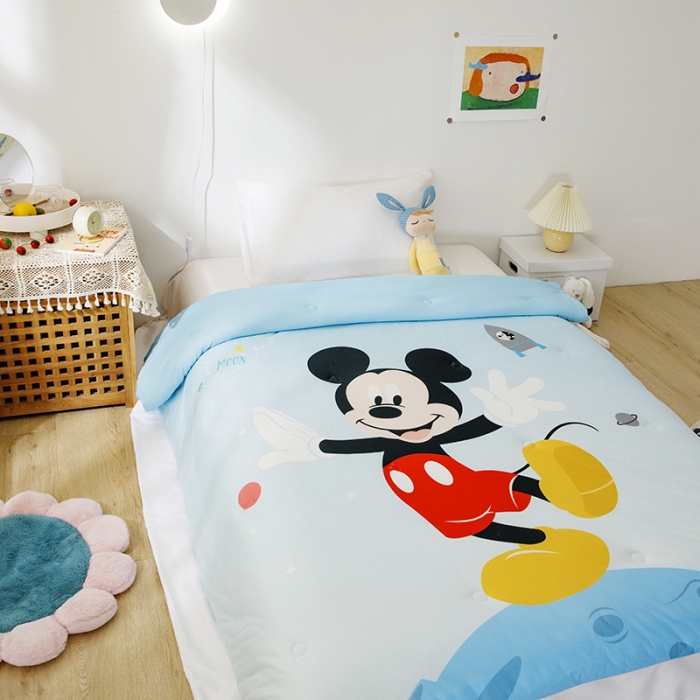 91家纺网 家纺一手货源 找家纺 小芽家居 迪士尼牛奶丝抗菌防螨被 米奇蓝