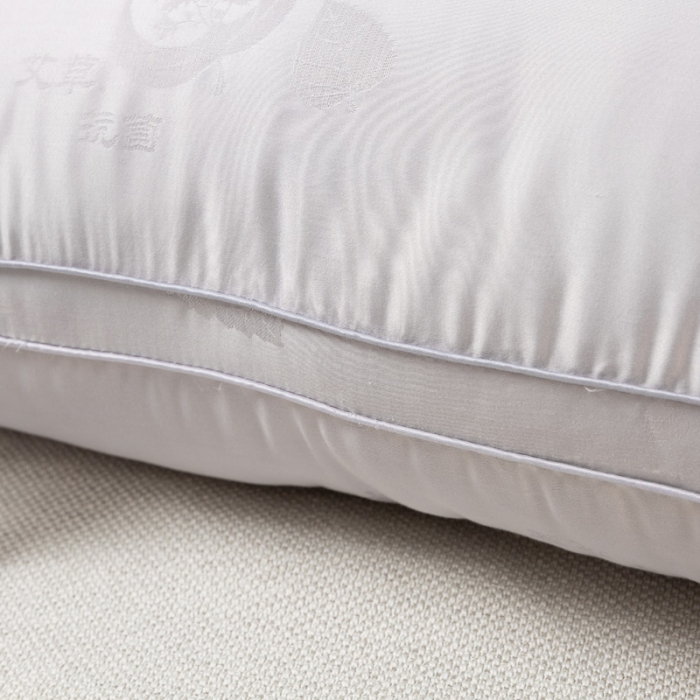 91家纺网 家纺一手货源 找家纺 其乐枕芯 2021新款贡缎提花枕 本草灰