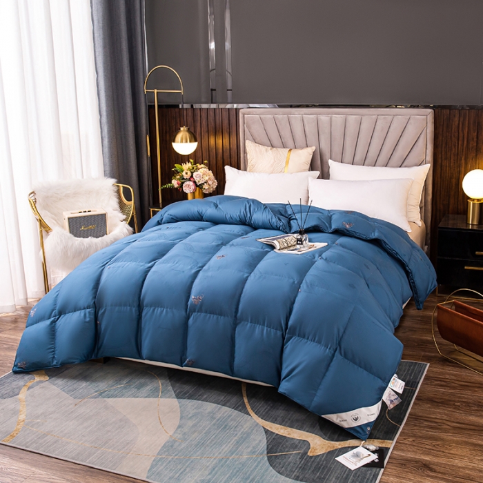 91家纺网 家纺一手货源 找家纺 俏企鹅 2025新款全棉大提花被子被芯-苏绣款 蓝色