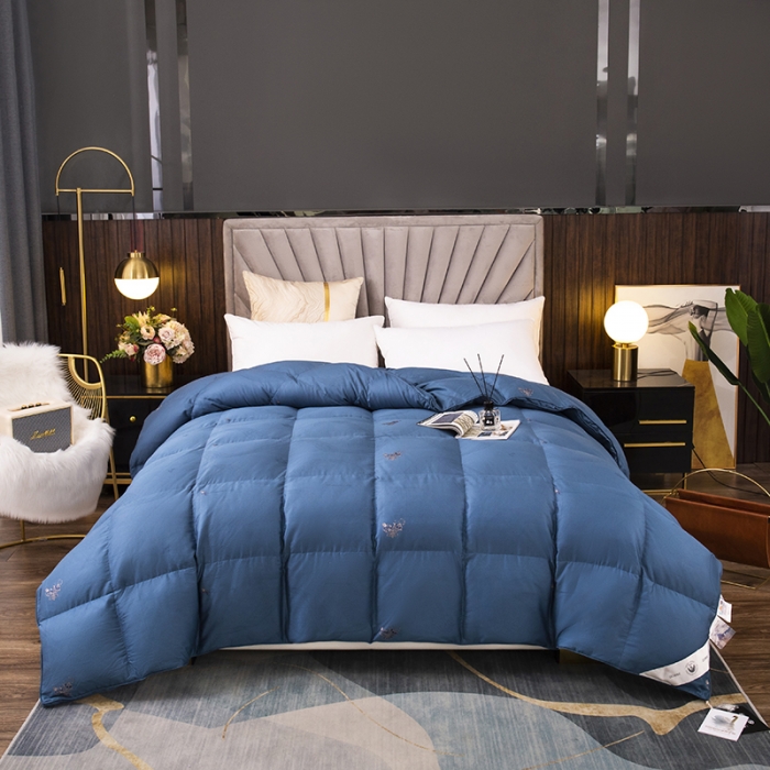 91家纺网 家纺一手货源 找家纺 俏企鹅 2025新款全棉大提花被子被芯-苏绣款 蓝色