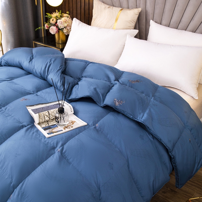 91家纺网 家纺一手货源 找家纺 俏企鹅 2025新款全棉大提花被子被芯-苏绣款 蓝色