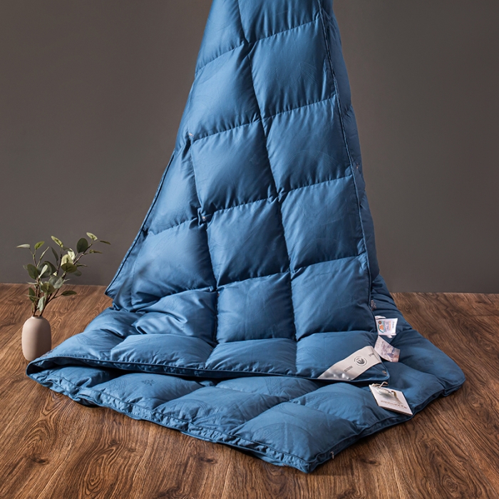 91家纺网 家纺一手货源 找家纺 俏企鹅 2025新款全棉大提花被子被芯-苏绣款 蓝色