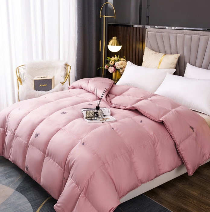 91家纺网 家纺一手货源 找家纺 俏企鹅 2025新款全棉大提花被子被芯-苏绣款 粉色