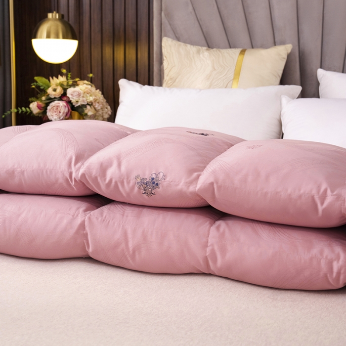 91家纺网 家纺一手货源 找家纺 俏企鹅 2025新款全棉大提花被子被芯-苏绣款 粉色