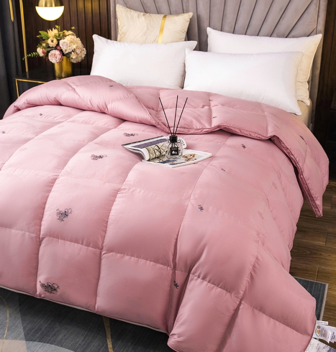 91家纺网 家纺一手货源 找家纺 俏企鹅 2025新款全棉大提花被子被芯-苏绣款 粉色