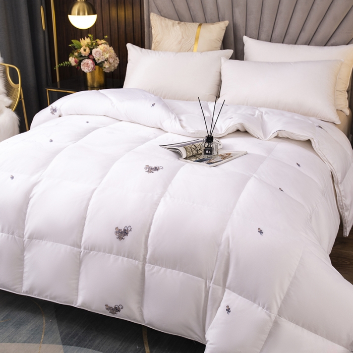 91家纺网 家纺一手货源 找家纺 俏企鹅 2025新款全棉大提花被子被芯-苏绣款 白色