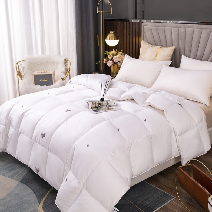 91家纺网 家纺一手货源 找家纺 俏企鹅 2025新款全棉大提花被子被芯-苏绣款 白色