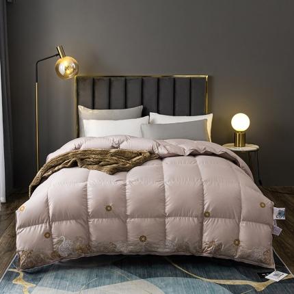 91家纺网 家纺一手货源 找家纺 （总）俏企鹅 2025新款绣花款-100s贡缎全棉白鹅绒被